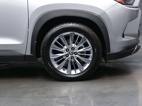 Used 2024 Toyota Grand Highlander AWD image 9