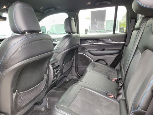 Used 2022 Jeep Grand Cherokee Trailhawk AWD/4WD image 17