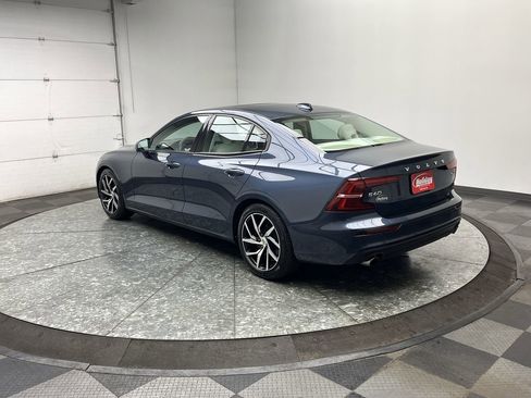 Used 2019 Volvo S60 T6 Momentum w/ Premium Package image 2