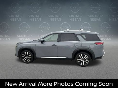 Certified 2025 Nissan Pathfinder Platinum w/ Cargo Package AWD/4WD image 3