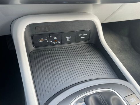 Used 2025 Hyundai Kona SEL image 13