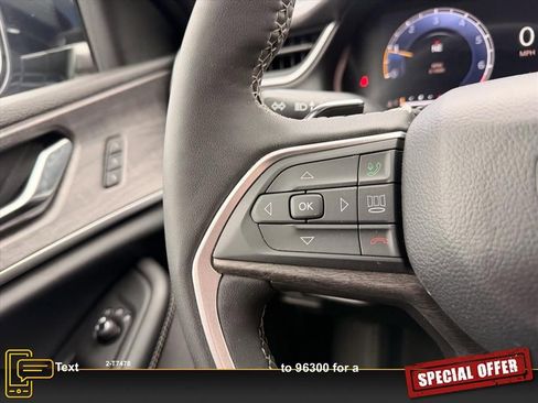 Used 2025 Jeep Grand Cherokee Limited image 17