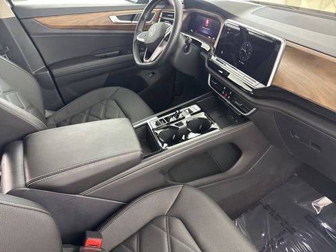 Used 2025 Volkswagen Atlas SE AWD/4WD image 25