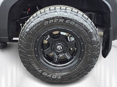 Used 2025 Toyota Land Cruiser image 12