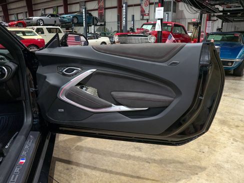 Used 2018 Chevrolet Camaro ZL1 RWD image 40