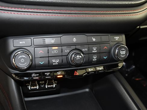 Used 2025 Dodge Durango GT AWD/4WD image 29