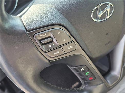 Used 2018 Hyundai Santa Fe Limited FWD image 15