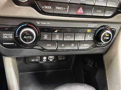 Used 2017 Kia Niro Touring FWD image 21