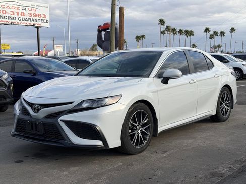 Used 2022 Toyota Camry SE image 4
