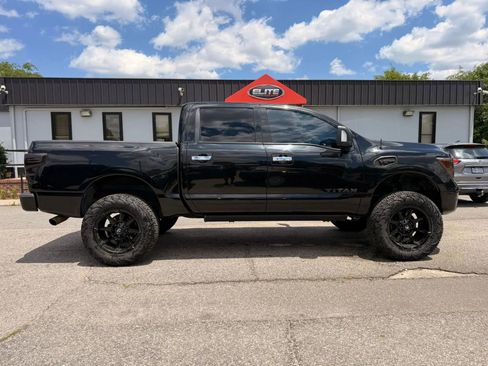 Used 2017 Nissan Titan SL w/ SL Towing Convenience Package RWD image 9