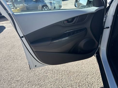 Used 2021 Hyundai Kona SE image 11