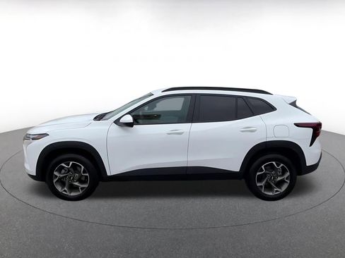 Used 2025 Chevrolet Trax LT FWD image 9