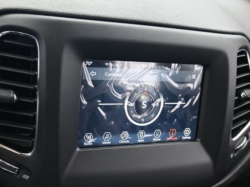 Used 2020 Jeep Compass Latitude image 18