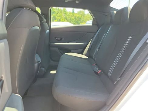 New 2025 Hyundai Elantra SEL image 6