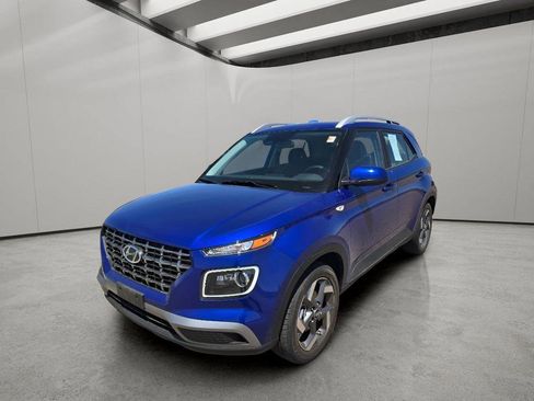 Used 2025 Hyundai Venue Limited FWD image 1