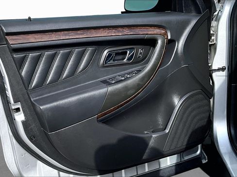 Used 2019 Ford Taurus Limited FWD image 17