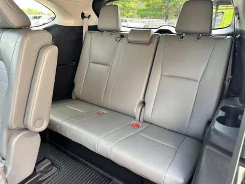 Used 2022 Toyota Highlander XLE image 13