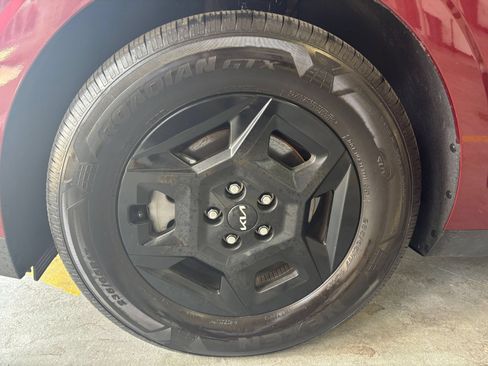 Used 2026 Kia Carnival FWD image 32
