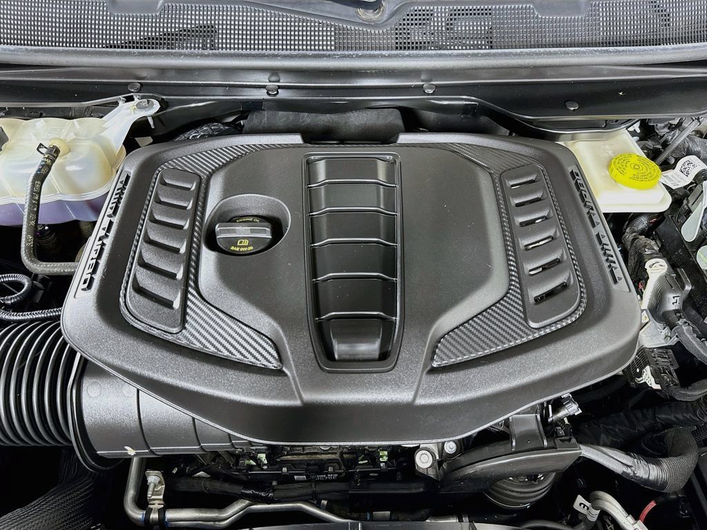 Used 2024 Jeep Wagoneer Series III AWD/4WD image 32