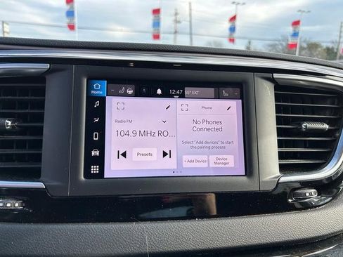 Used 2022 Chrysler Voyager LX image 17