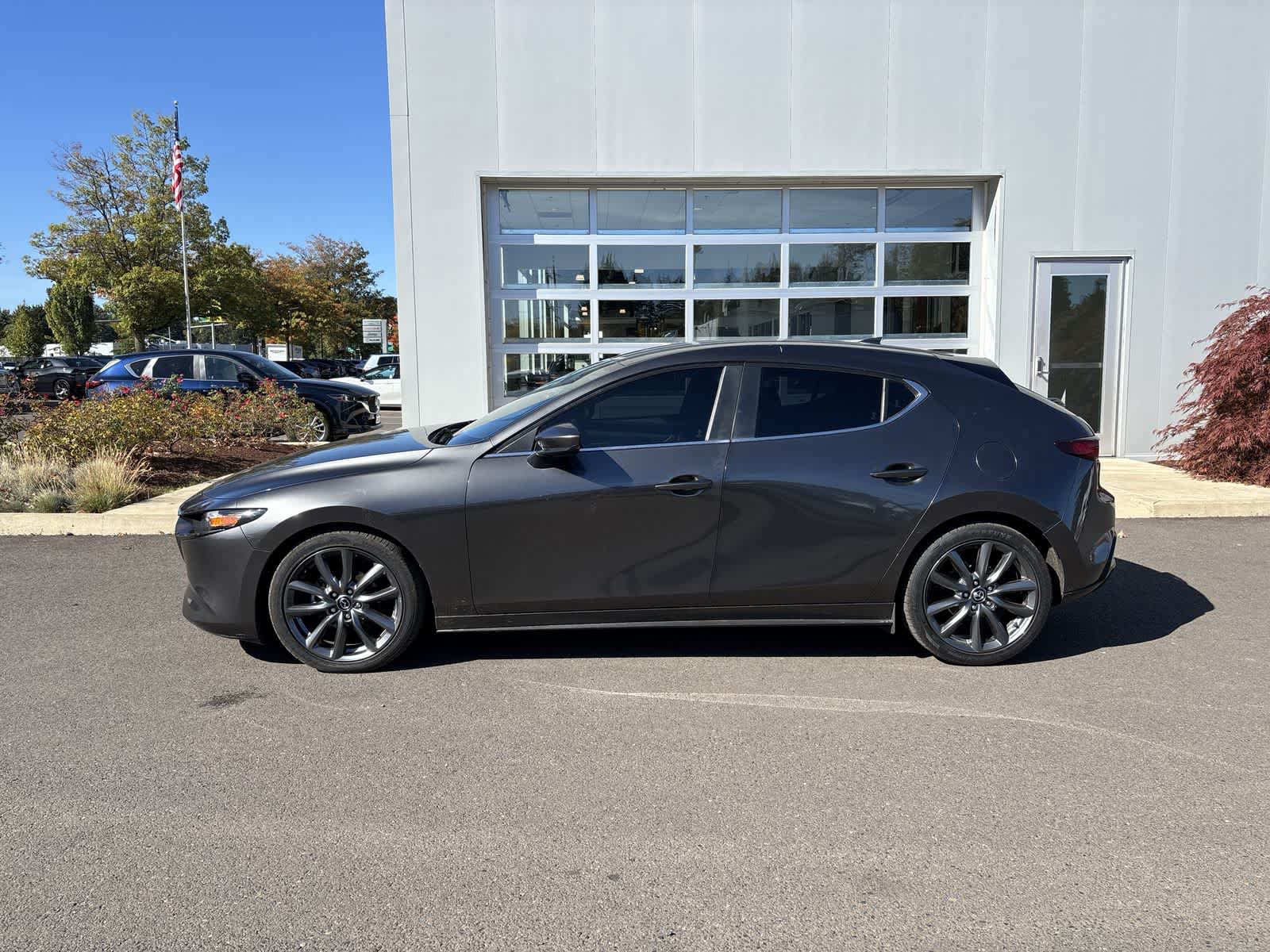 Used 2019 MAZDA MAZDA3 Hatchback w/ Preferred Package FWD image 2