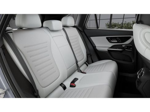 Used 2026 Mercedes-Benz GLC 300 4MATIC image 5