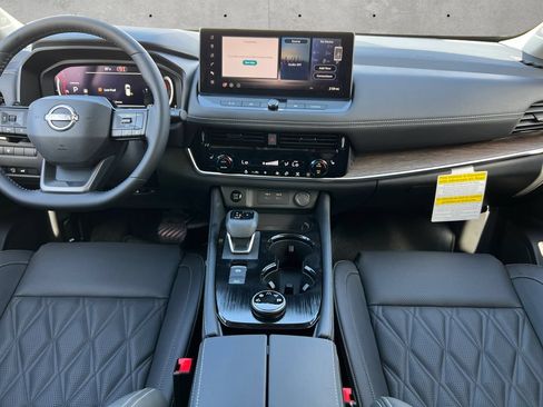 New 2026 Nissan Rogue Platinum AWD/4WD image 4