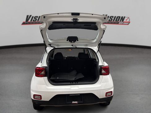 Certified 2025 Hyundai Venue SEL image 11