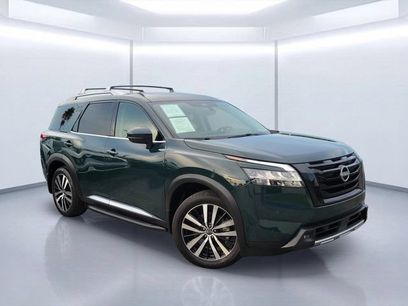 Used 2024 Nissan Pathfinder Platinum w/ Black Appearance Package
