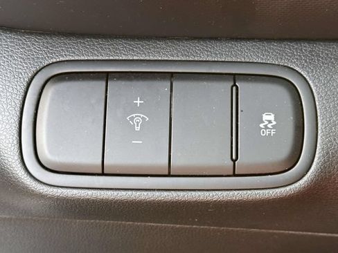 Used 2025 Hyundai Venue Limited FWD image 26