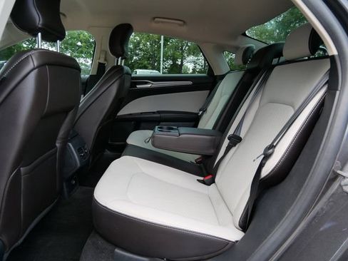Used 2019 Ford Fusion SE FWD image 11