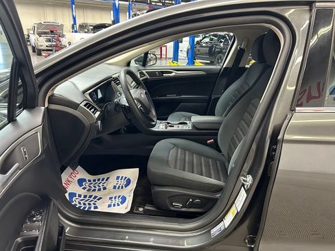 Used 2018 Ford Fusion SE FWD image 18