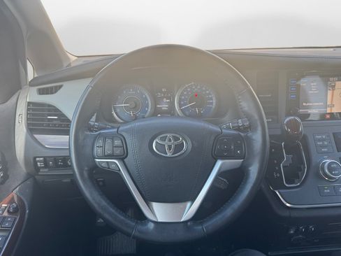 Used 2017 Toyota Sienna Limited Premium AWD/4WD image 10