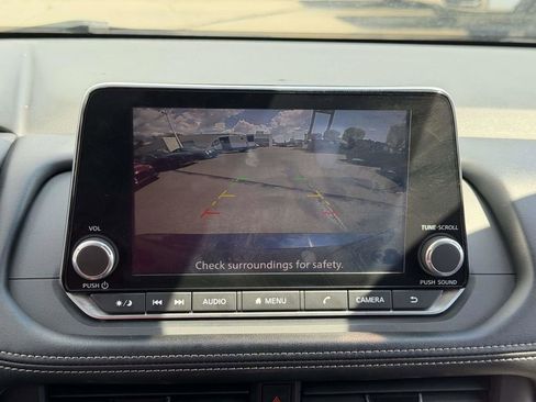 Used 2024 Nissan Rogue SV FWD image 32