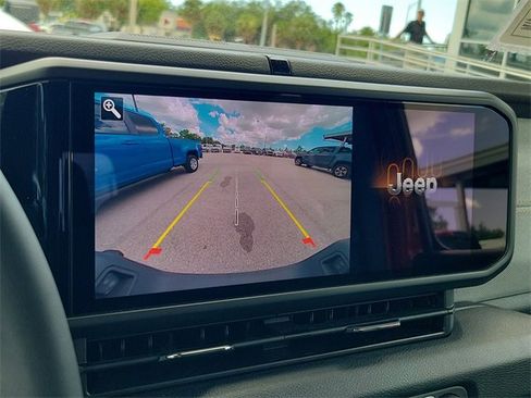 Used 2024 Jeep Gladiator Sport image 32