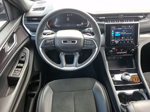 Used 2023 Jeep Grand Cherokee Altitude image 12