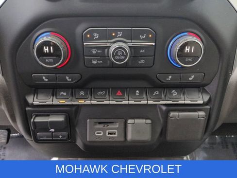 Used 2021 Chevrolet Silverado 1500 LT AWD/4WD image 19
