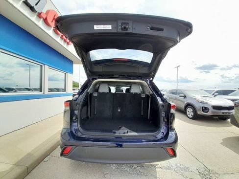 Used 2021 Toyota Highlander XLE AWD/4WD image 62
