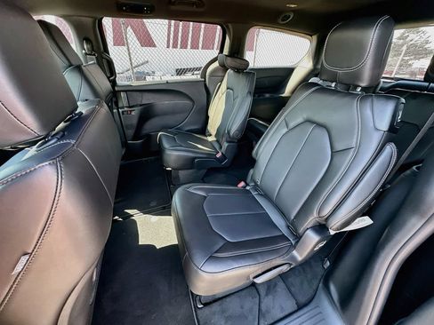 New 2027 Chrysler Pacifica Select FWD image 30