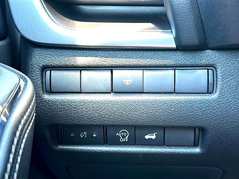Used 2024 Nissan Rogue SV FWD image 35