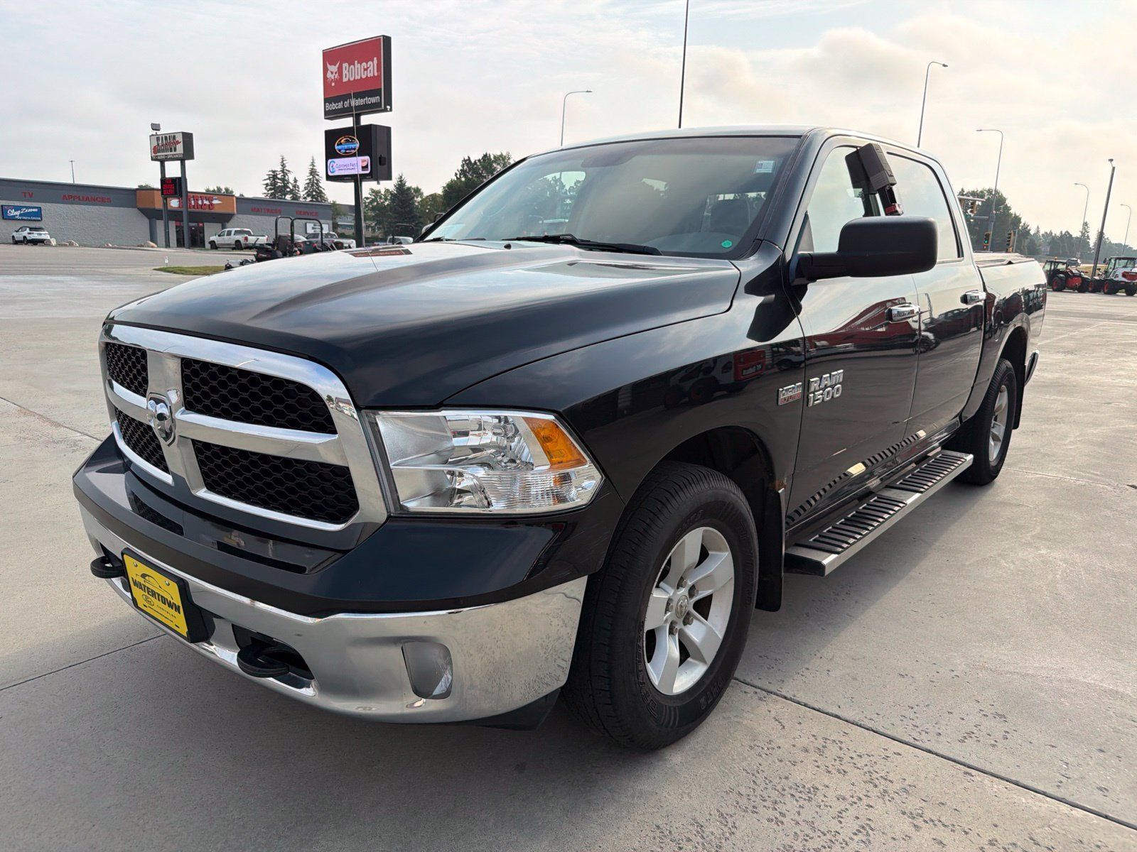 Used 2016 RAM 1500 Classic SLT w/ Protection Group AWD/4WD image 4