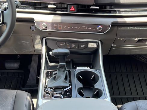 New 2026 Kia Carnival EX FWD image 17