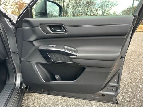 New 2025 Nissan Pathfinder SV w/ SV Premium Package image 14