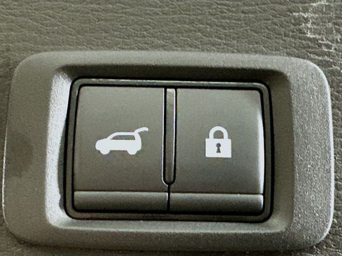 Used 2025 Mitsubishi Outlander SE image 31