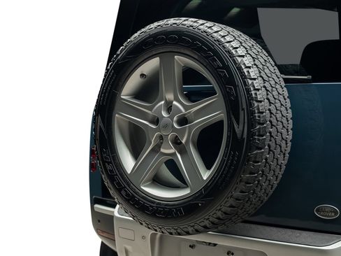 Used 2020 Land Rover Defender 110 HSE AWD/4WD image 15