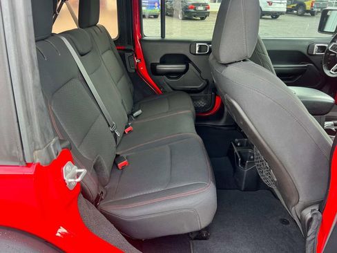 Used 2018 Jeep Wrangler Unlimited Rubicon image 15