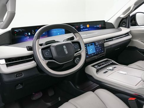 Used 2025 Lincoln Navigator Reserve AWD/4WD image 18