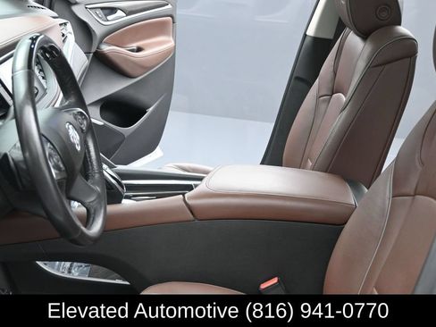Used 2021 Buick Enclave Avenir w/ Avenir Technology Package AWD/4WD image 19