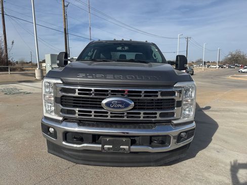 Used 2023 Ford F350 XLT image 3