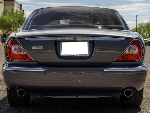 Used 2006 Jaguar XJ8 RWD image 7